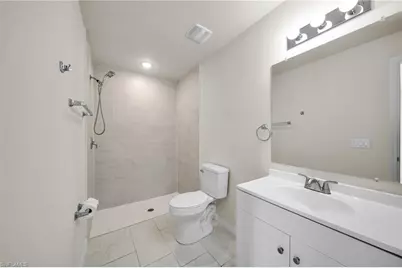 523 SE 8th St, Cape Coral, FL 33990 - Photo 9