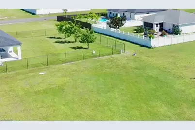 1021 Santa Barbara Blvd N, Cape Coral, FL 33993 - Photo 5