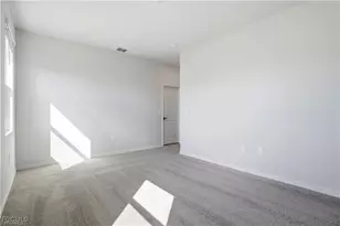 1112 NE 19th St, Cape Coral, FL 33909 - Photo 11