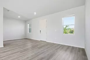 915 NE 19th St, Cape Coral, FL 33909 - Photo 7