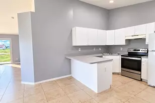 1214 NE 8th Pl, Cape Coral, FL 33909 - Photo 7