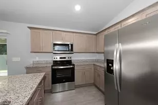3709 Tracy St, Fort Myers, FL 33905 - Photo 9