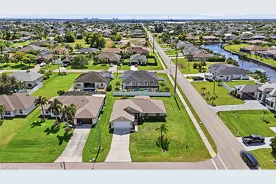 1922 SW 27th St, Cape Coral, FL 33914 - Photo 3