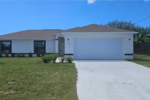 902 N 2nd Pl, Cape Coral, FL 33909 - Photo 11