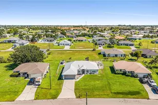 621 NW 18th Pl, Cape Coral, FL 33993 - Photo 25