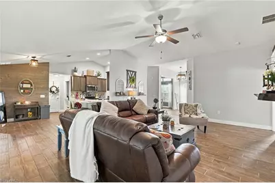 4025 NE 10th Pl, Cape Coral, FL 33909 - Photo 7