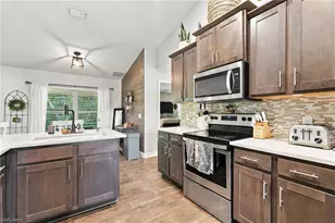 4025 NE 10th Pl, Cape Coral, FL 33909 - Photo 11