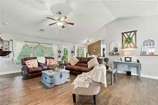 4025 NE 10th Pl, Cape Coral, FL 33909 - Photo 5