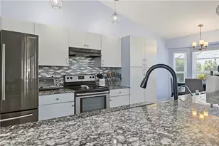 8 NE 8th Pl, Cape Coral, FL 33909 - Photo 13