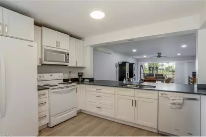 9900 Sunset Cove Ln #115, Fort Myers, FL 33919 - Photo 5