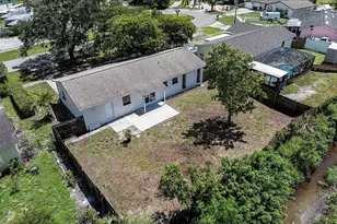 977 Winsome Rd, North Fort Myers, FL 33903 - Photo 3