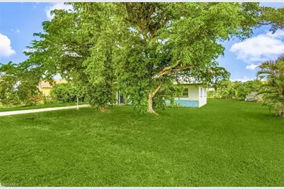 213 SE 47th St, Cape Coral, FL 33904 - Photo 3