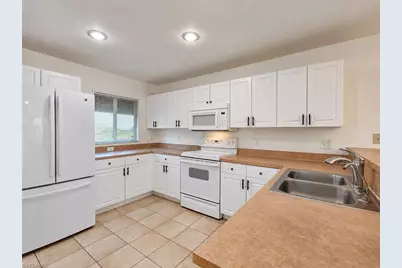 2122 NW 14th Ln, Cape Coral, FL 33993 - Photo 5