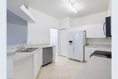 208 Stanhope Cir, Naples, FL 34104 - Photo 9