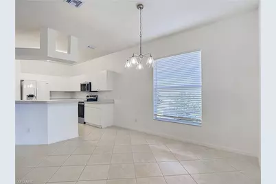 208 Stanhope Cir, Naples, FL 34104 - Photo 5