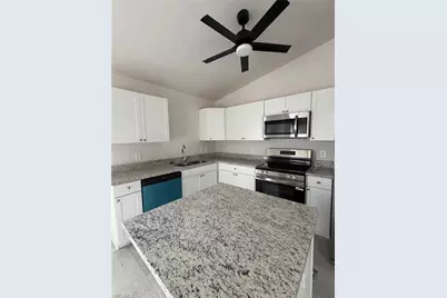 330 SW 11th Pl, Cape Coral, FL 33991 - Photo 5