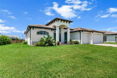 854 Palmetto Pointe Cir, Cape Coral, FL 33991 - Photo 1