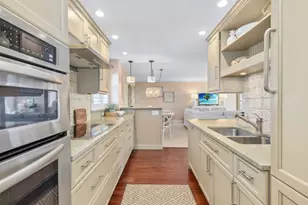 300 Park Shore Dr, Naples, FL 34103 - Photo 3