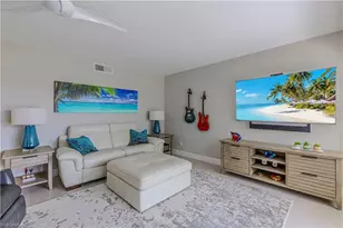 589 Beachwalk Cir, Naples, FL 34108 - Photo 13