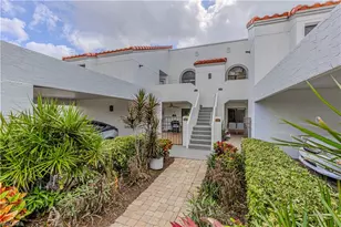 589 Beachwalk Cir, Naples, FL 34108 - Photo 5