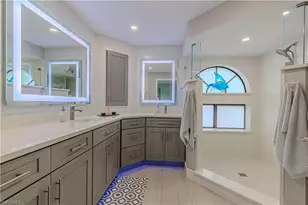 589 Beachwalk Cir, Naples, FL 34108 - Photo 25