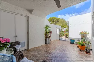 589 Beachwalk Cir, Naples, FL 34108 - Photo 7