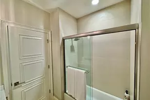 365 5th Ave S, Naples, FL 34102 - Photo 15