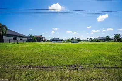 301 NW 26th Pl, Cape Coral, FL 33993 - Photo 3