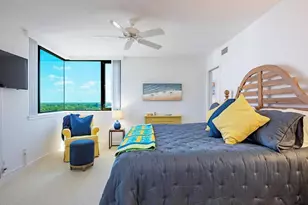 5555 Heron Point Dr, Naples, FL 34108 - Photo 11