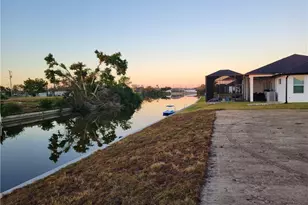 1906 NE 6th St, Cape Coral, FL 33909 - Photo 3