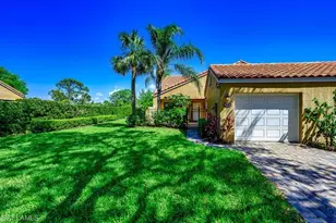 566 Beachwalk Cir, Naples, FL 34108 - Photo 25
