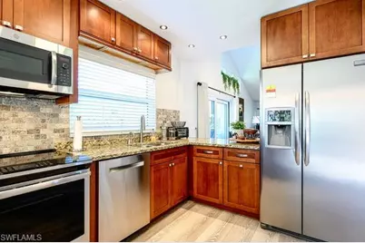 566 Beachwalk Cir, Naples, FL 34108 - Photo 7