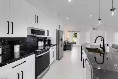 172 Plantation Cir, Naples, FL 34104 - Photo 7