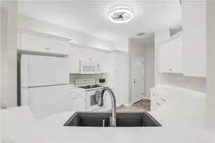 6025 Pinnacle Ln, Naples, FL 34110 - Photo 11