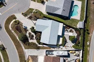 1036 Lake Shore Ct, Naples, FL 34103 - Photo 3