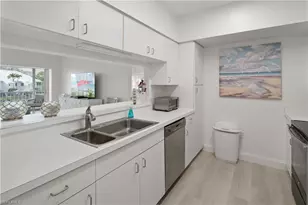 784 Willowbrook Dr, Naples, FL 34108 - Photo 9