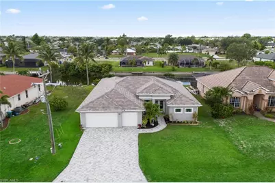 302 SW 31st Ter, Cape Coral, FL 33914 - Photo 3