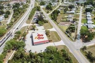 208 Lakeview Dr, North Fort Myers, FL 33917 - Photo 1