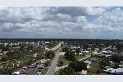 208 Lakeview Dr, North Fort Myers, FL 33917 - Photo 11