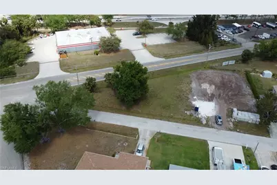 208 Lakeview Dr, North Fort Myers, FL 33917 - Photo 7