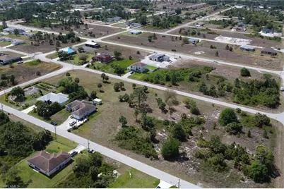 912 Mercury Ave S, Lehigh Acres, FL 33974 - Photo 5