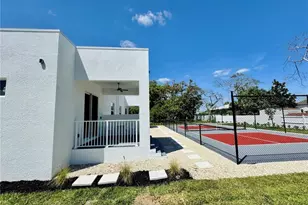 2479 Shadowlawn Dr, Naples, FL 34112 - Photo 5