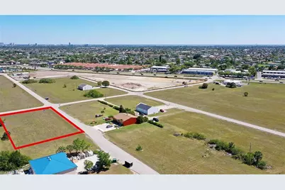 1069 NE 7th Ter, Cape Coral, FL 33909 - Photo 7