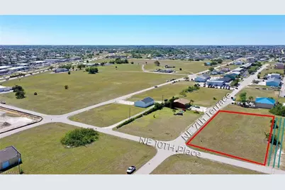 1069 NE 7th Ter, Cape Coral, FL 33909 - Photo 3