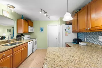 2718 SW 9th Pl, Cape Coral, FL 33914 - Photo 9