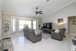 333 Wentworth Ct, Naples, FL 34104 - Photo 17