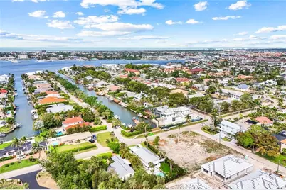 1437 Sandpiper St, Naples, FL 34102 - Photo 3