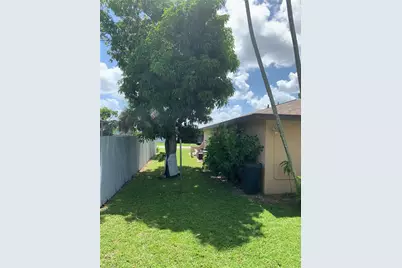 4709 Vinsetta Ave, North Fort Myers, FL 33903 - Photo 5