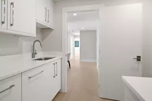 518 Cypress Way E, Naples, FL 34110 - Photo 21