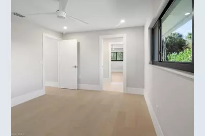518 Cypress Way E, Naples, FL 34110 - Photo 23